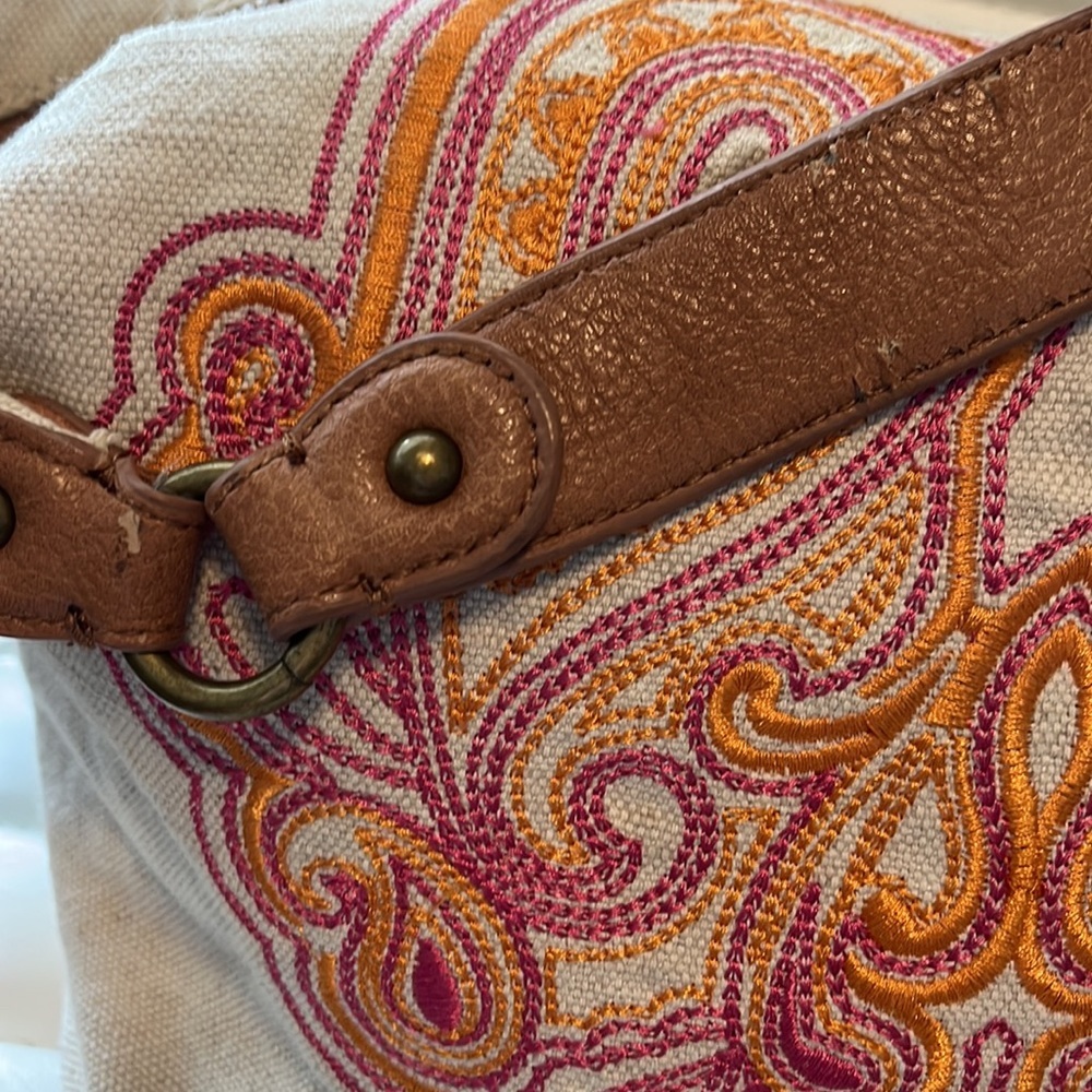 Jessica Simpson Hobo​ - Picture 2 of 8